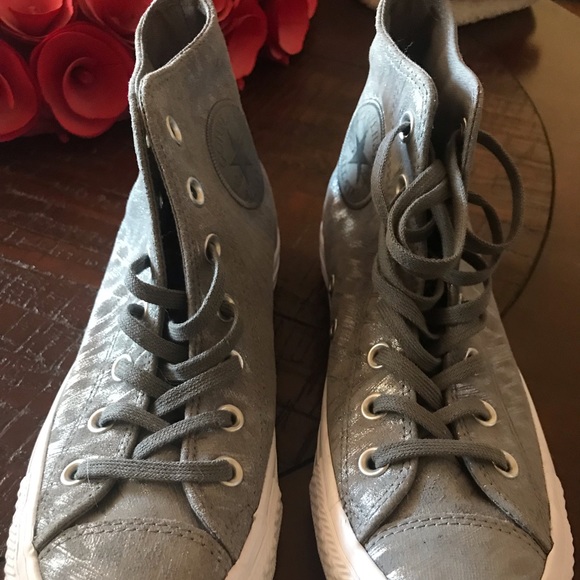 Converse - Picture 2 of 3